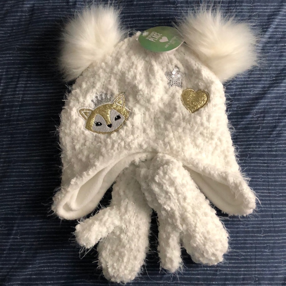 NWT The childrenโs place Hat & mittens set sizeS